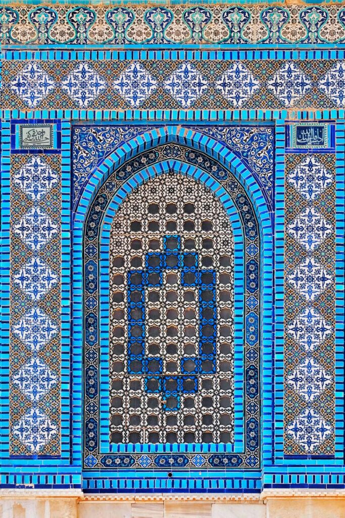 Dome of the rock extreme zoom on window mosaic details © thắng-nhật trần