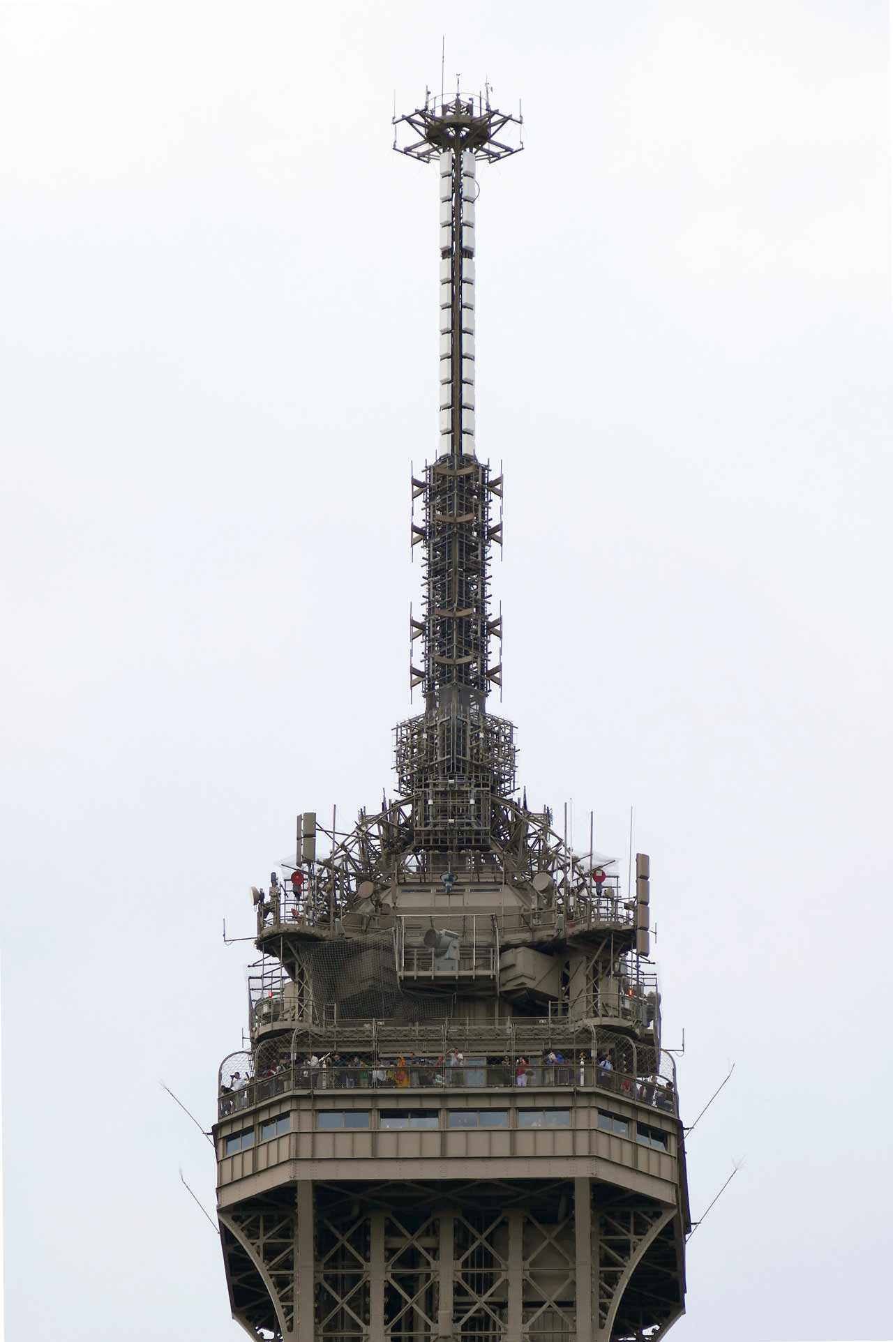 Eiffel tower: top antenna © siren-com