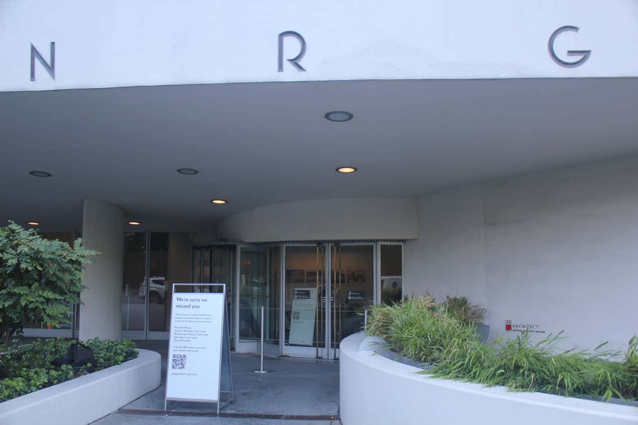 Guggenheim museum nyc main entrance © ryan ng / epicgenius