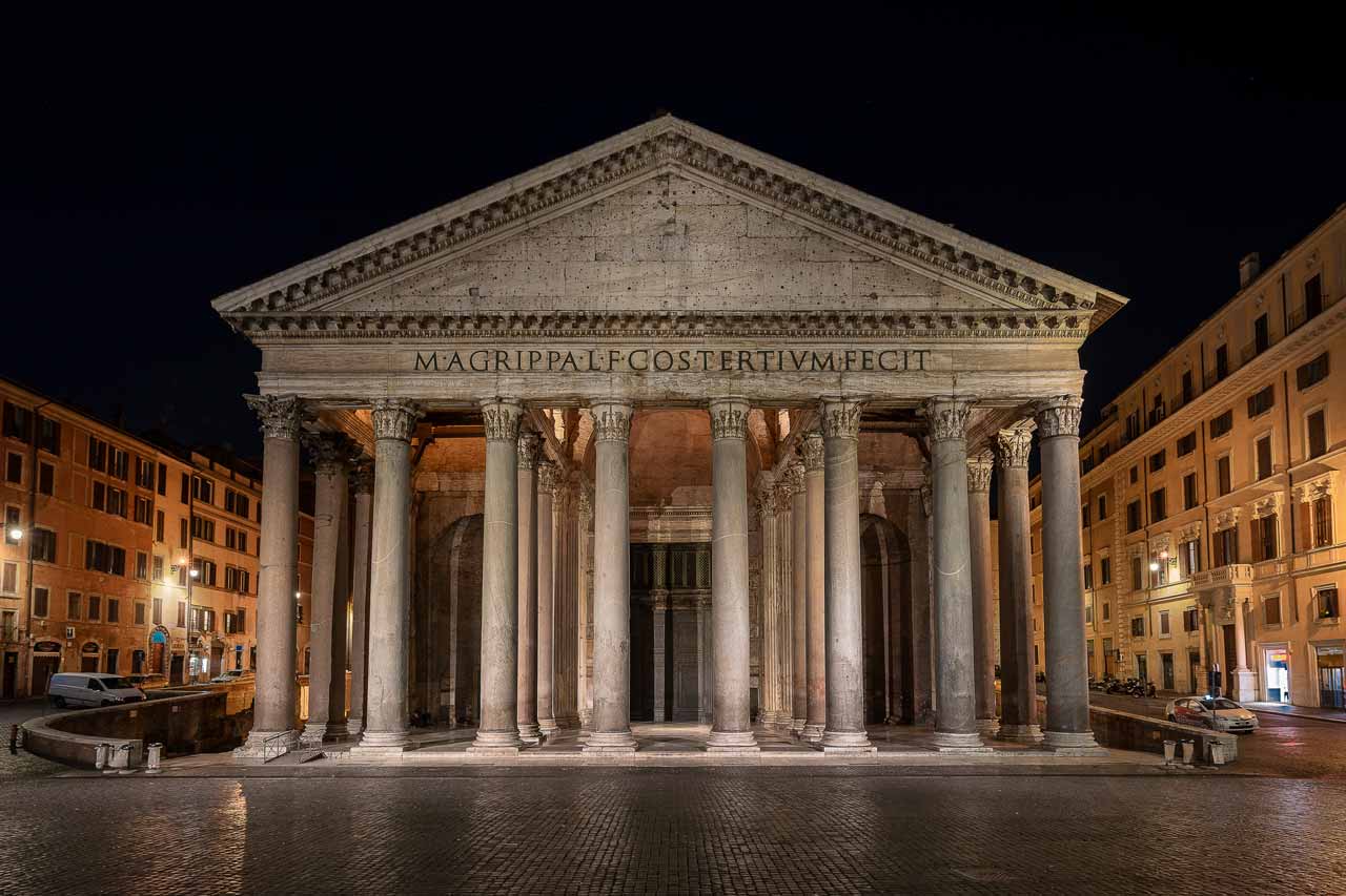 Pantheon rome portico at night © jfabrix101
