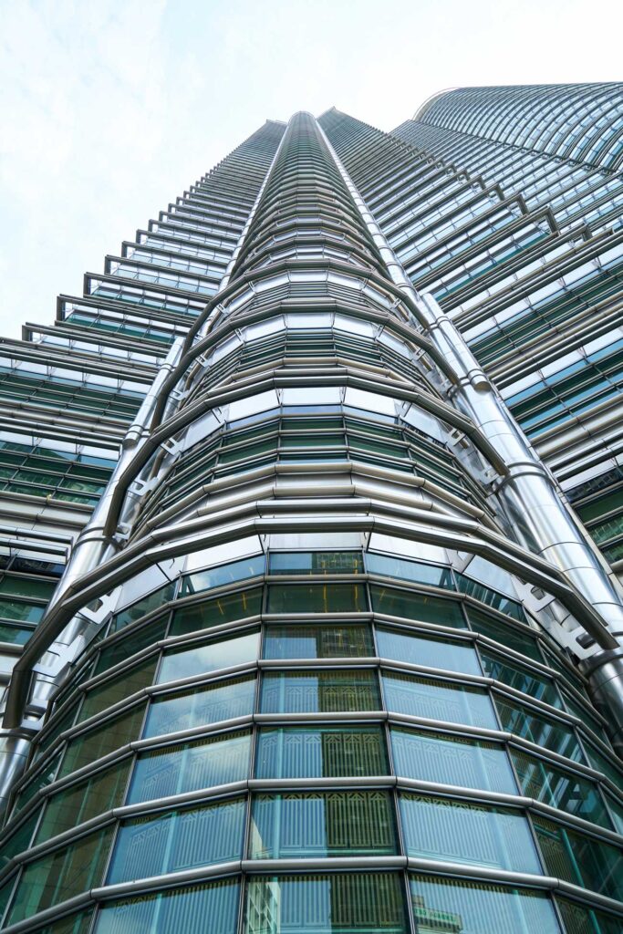 Pelli clarke & partners: petronas towers exterior closeup clad in glass and steel