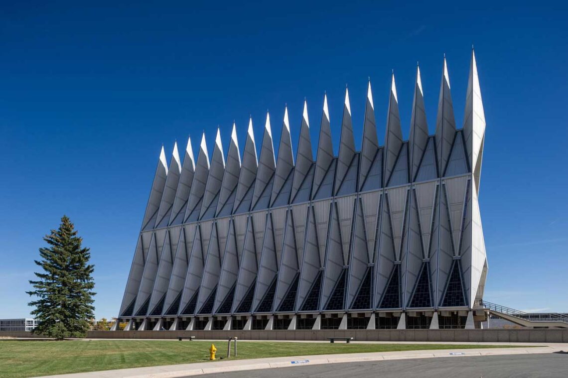 Skidmore, owings & merrill: cadet chapel, colorado springs, usa - distinctive united states air force academy building, completed in 1962. © xavier de jauréguiberry