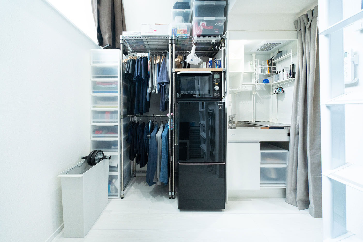 Smallest apartment in japan: clothing and more © spilytus