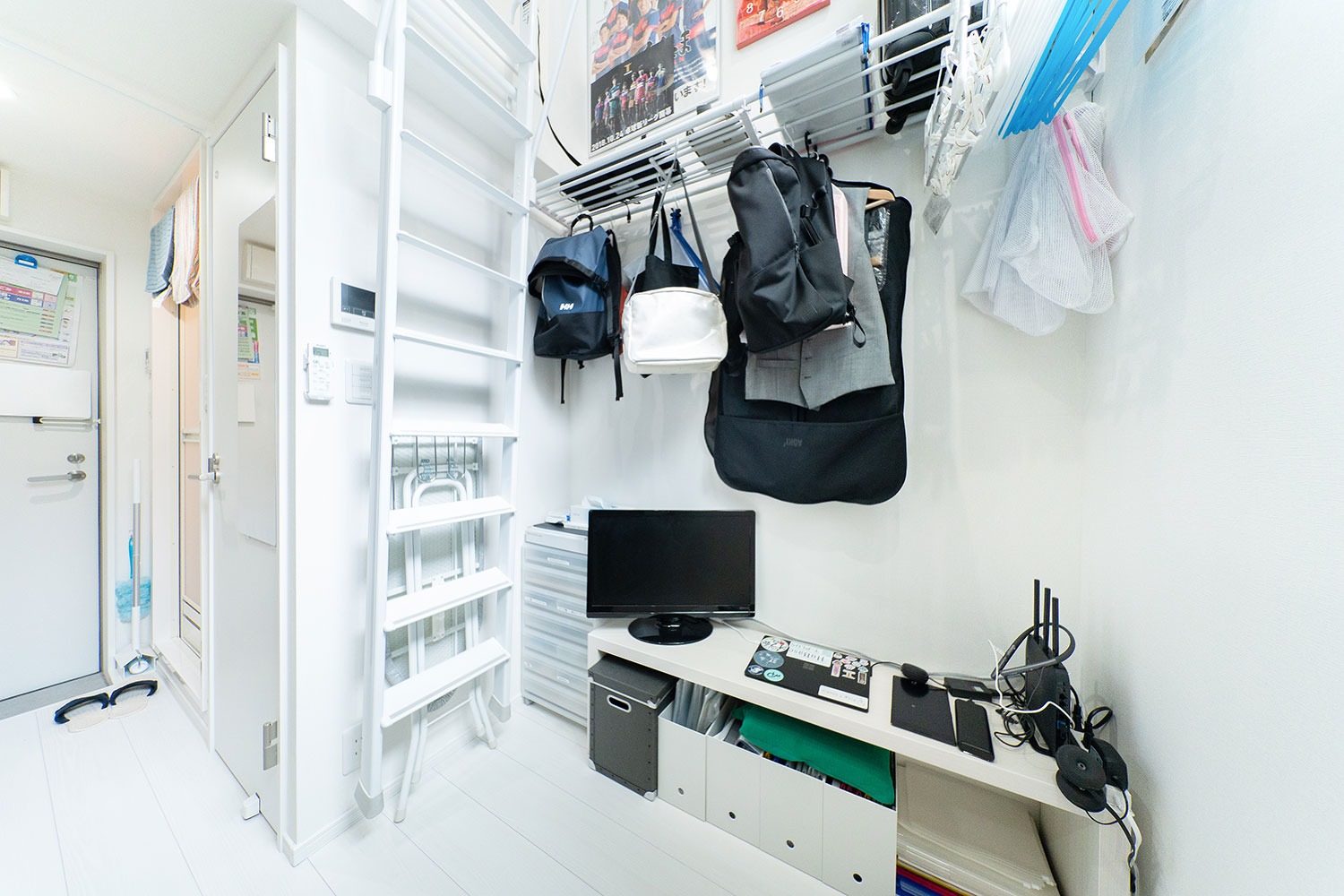 Smallest apartment in japan: ladder going to bed © spilytus