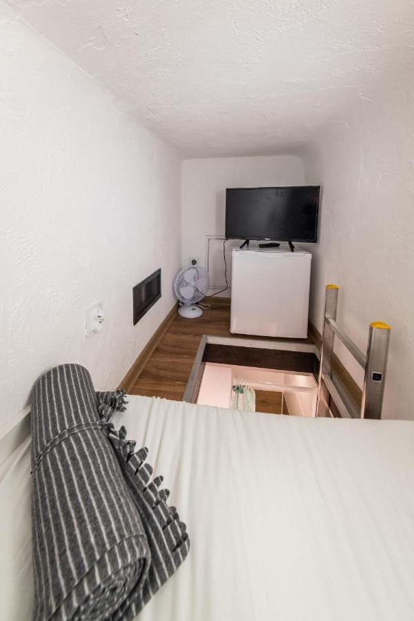 Smallest apartment in the world: bed © krakow hotels