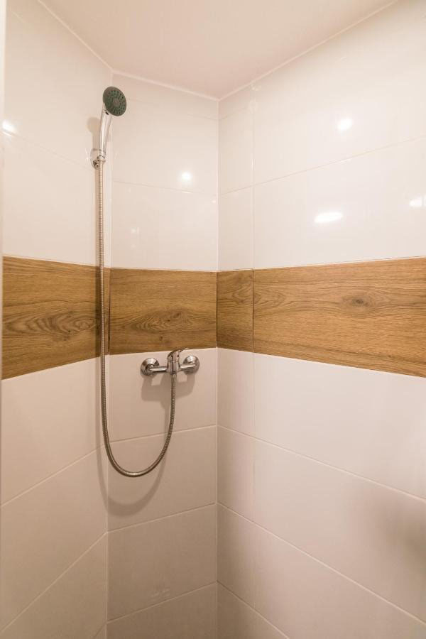 Smallest apartment in the world: shower © krakow hotels