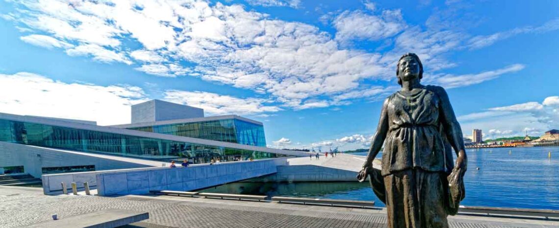 Snøhetta: oslo opera house statue kirsten flagstad famous norwegian soprano © holger uwe schmitt