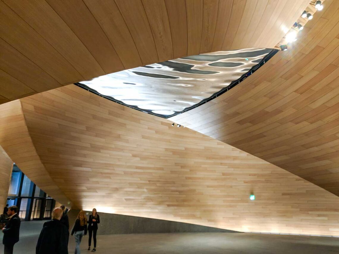 Sweco: bloomberg european headquarters main lobby also known as vortex © the wub
