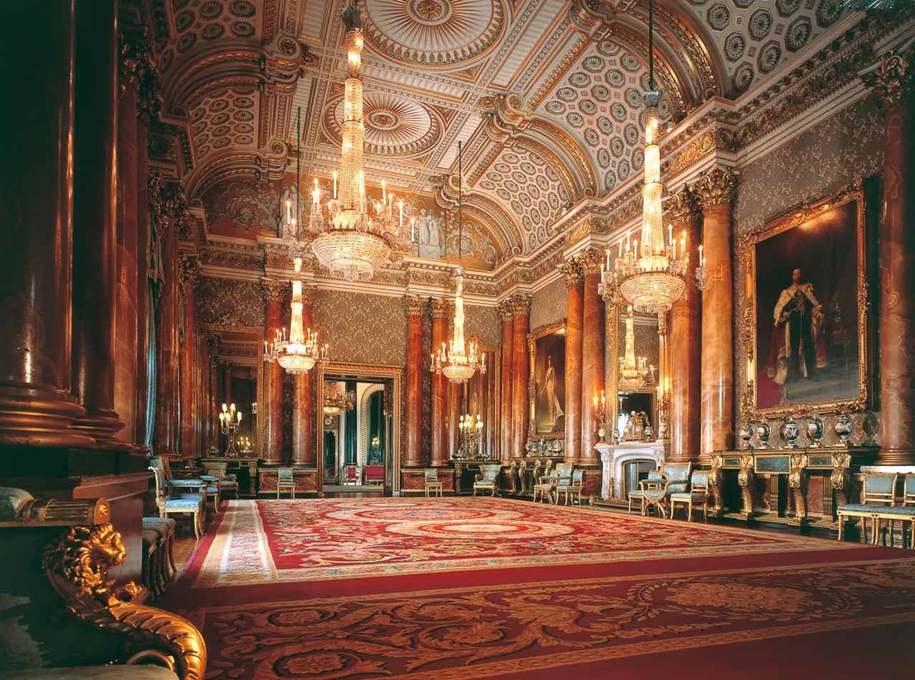 Buckingham palace: the blue drawing room © peter smith