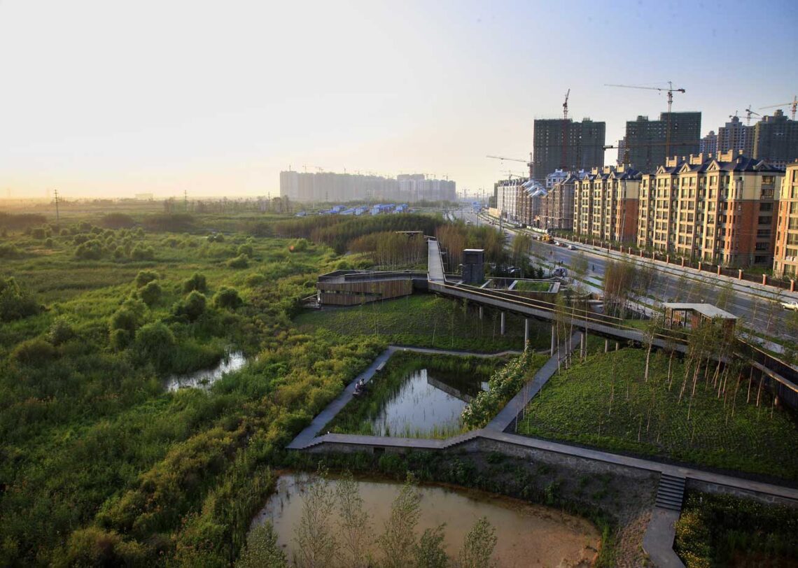 Turenscape: qunli stormwater park periphery between city and nature © kongjian yu / turenscape