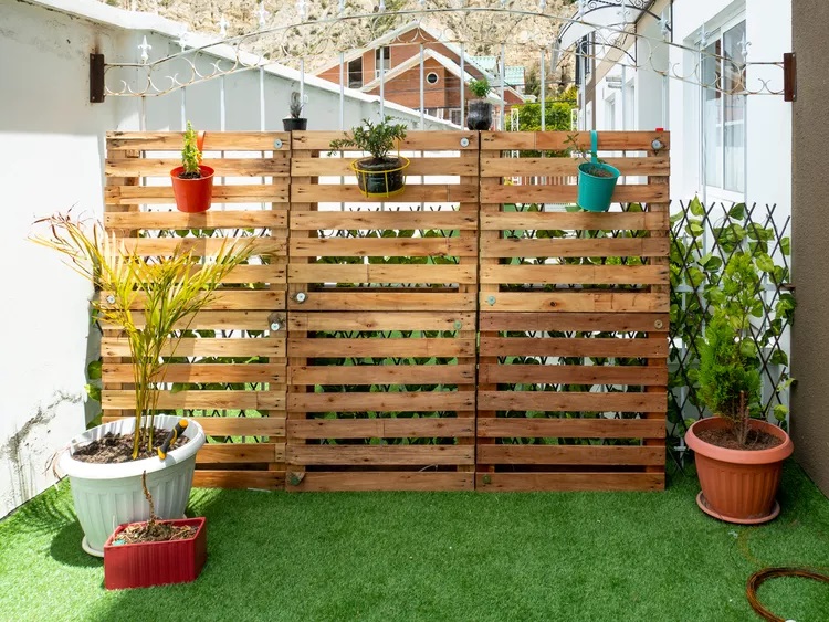 28. Pallet fences