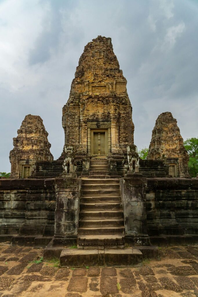 Architectural landmark: angkor wat east mebon temple © benjamin cremer