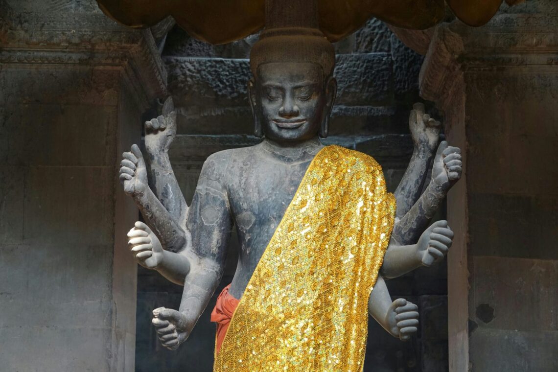 Architectural landmark: angkor wat statue of vishnu © lena helfinger