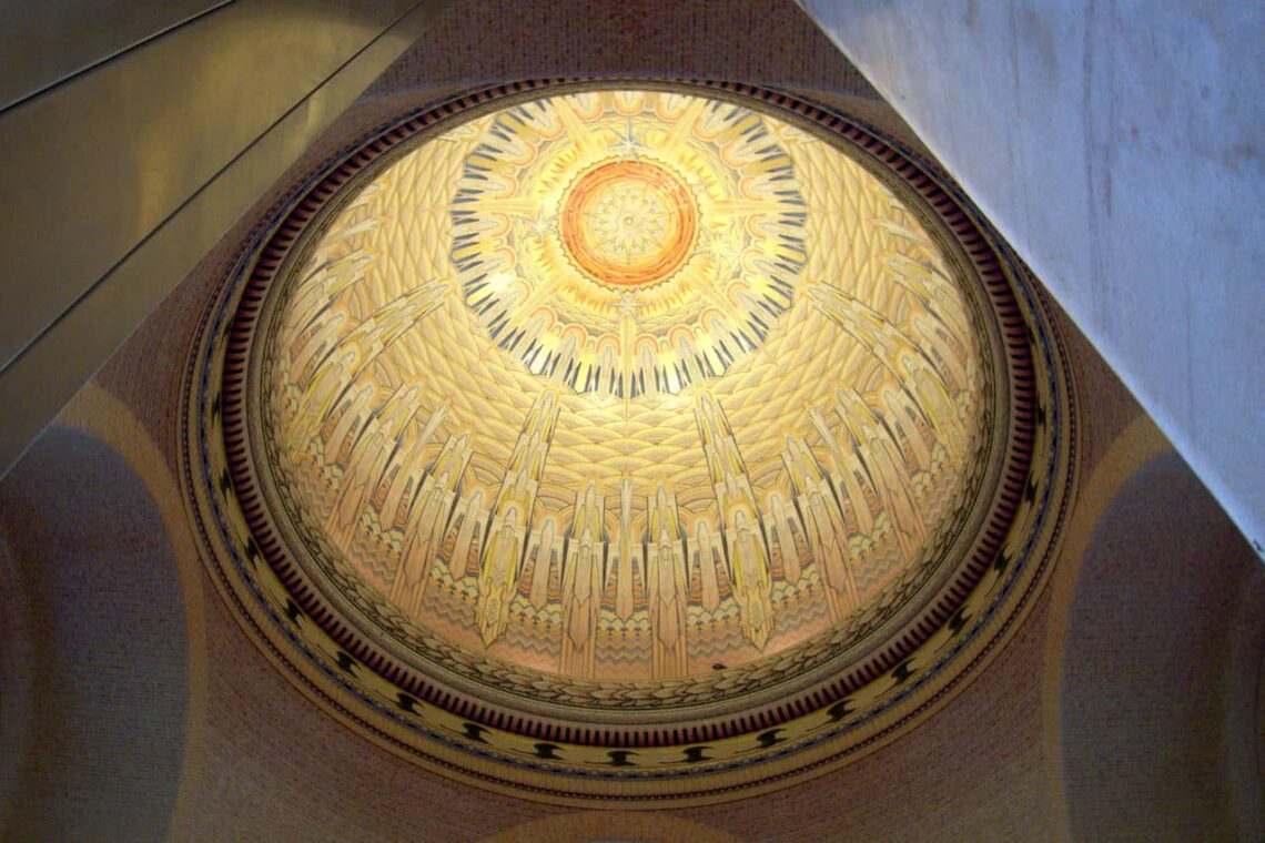 Architectural landmark: australian war memorial byzantine style dome © chris & steve