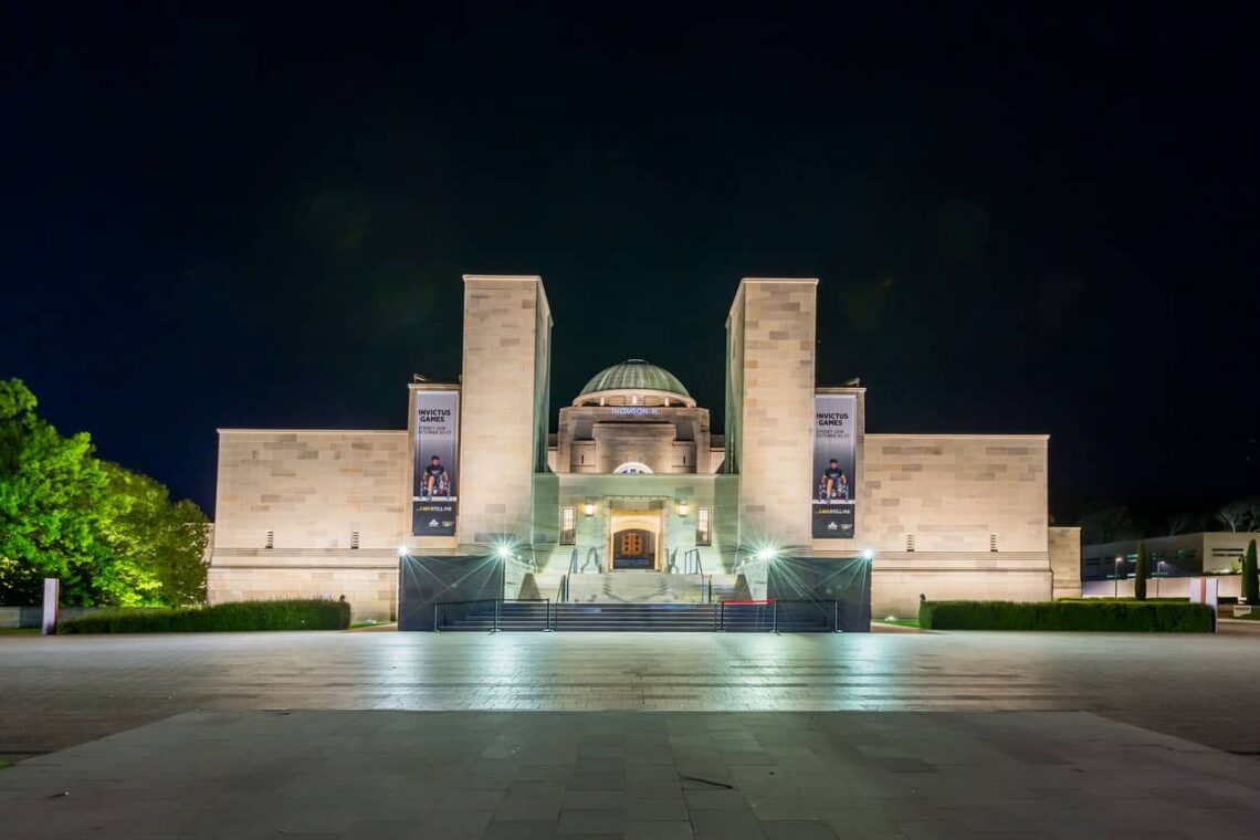 Architectural landmark: australian war memorial façade © les butcher