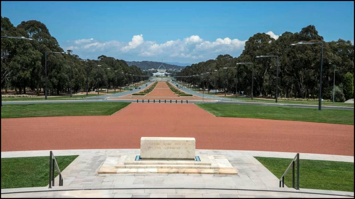 Architectural landmark: australian war memorial from war memorial to parliament house © john