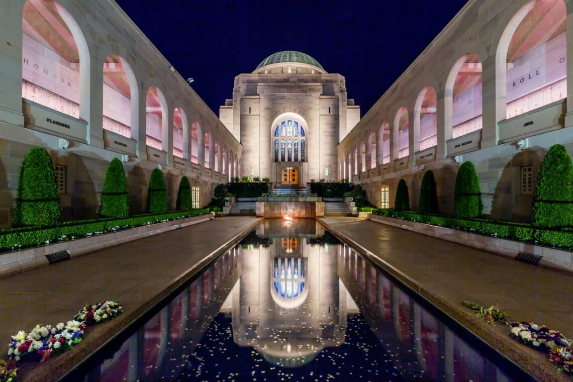 Architectural landmark: australian war memorial reflecting pool © les butcher