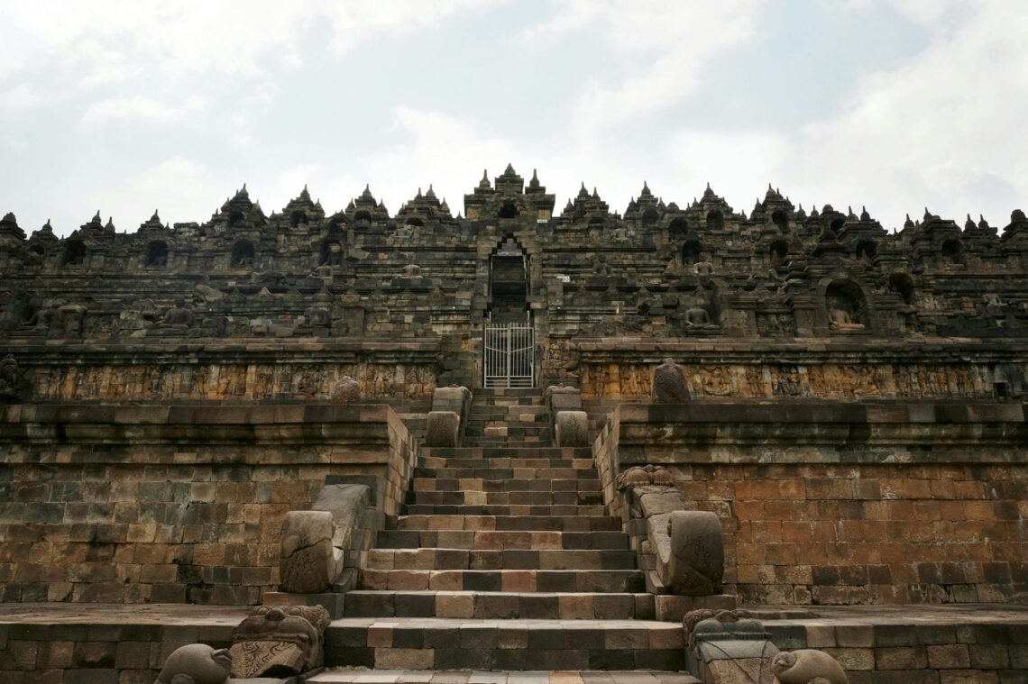 18 Famous Architectural Landmarks In Asia For Architects 284 Architectural landmark: borobudur temple faรงade ยฉ han sen