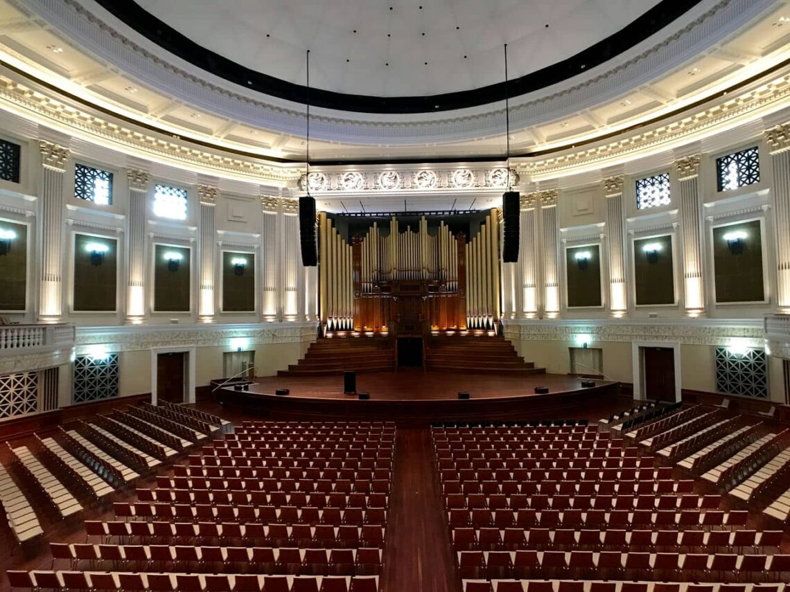Architectural landmark: brisbane city hall auditorium © kgbo