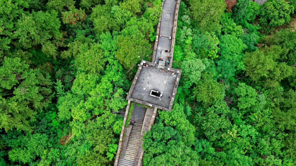 Architectural landmark: great wall of china top view © tom fisk