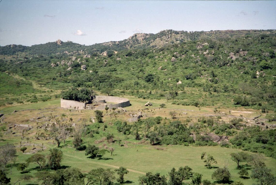 Architectural landmark: great zimbabwe far view © jan derk