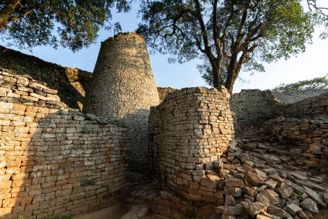 Architectural landmark: great zimbabwe ruins © andrew moore