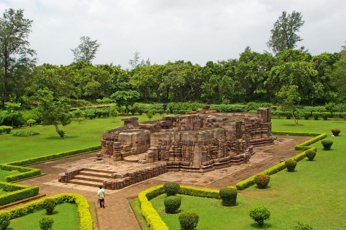 Architectural landmark: konark sun temple mayadevi mandir © pete