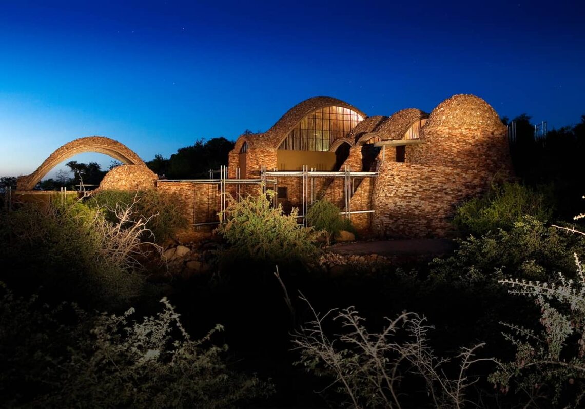 Architectural landmark: mapungubwe interpretation centre night view © obie oberholzer