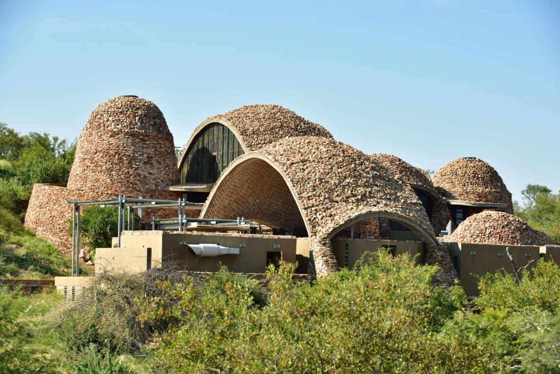 Architectural landmark: mapungubwe interpretation centre west © south african tourism