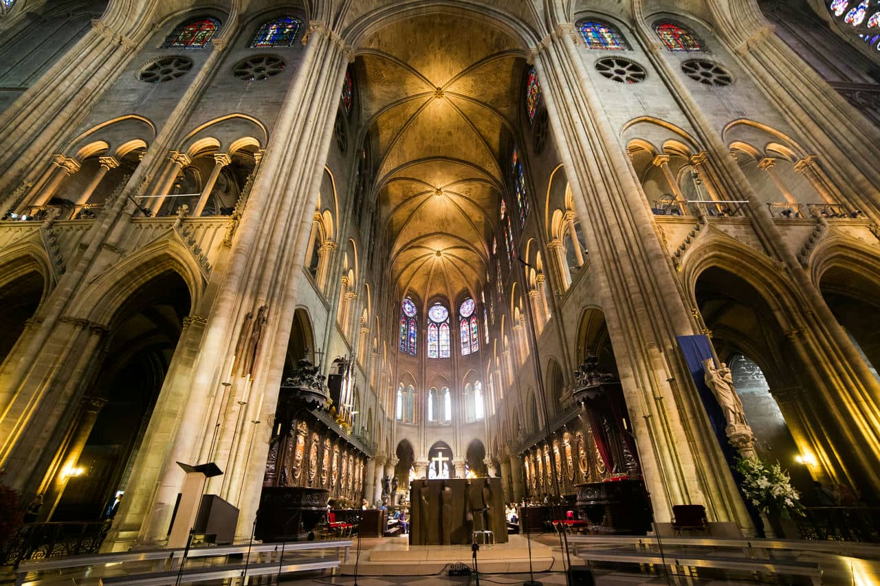 Architectural landmark: notre dame cathedral paris interior wide © jianxiang wu