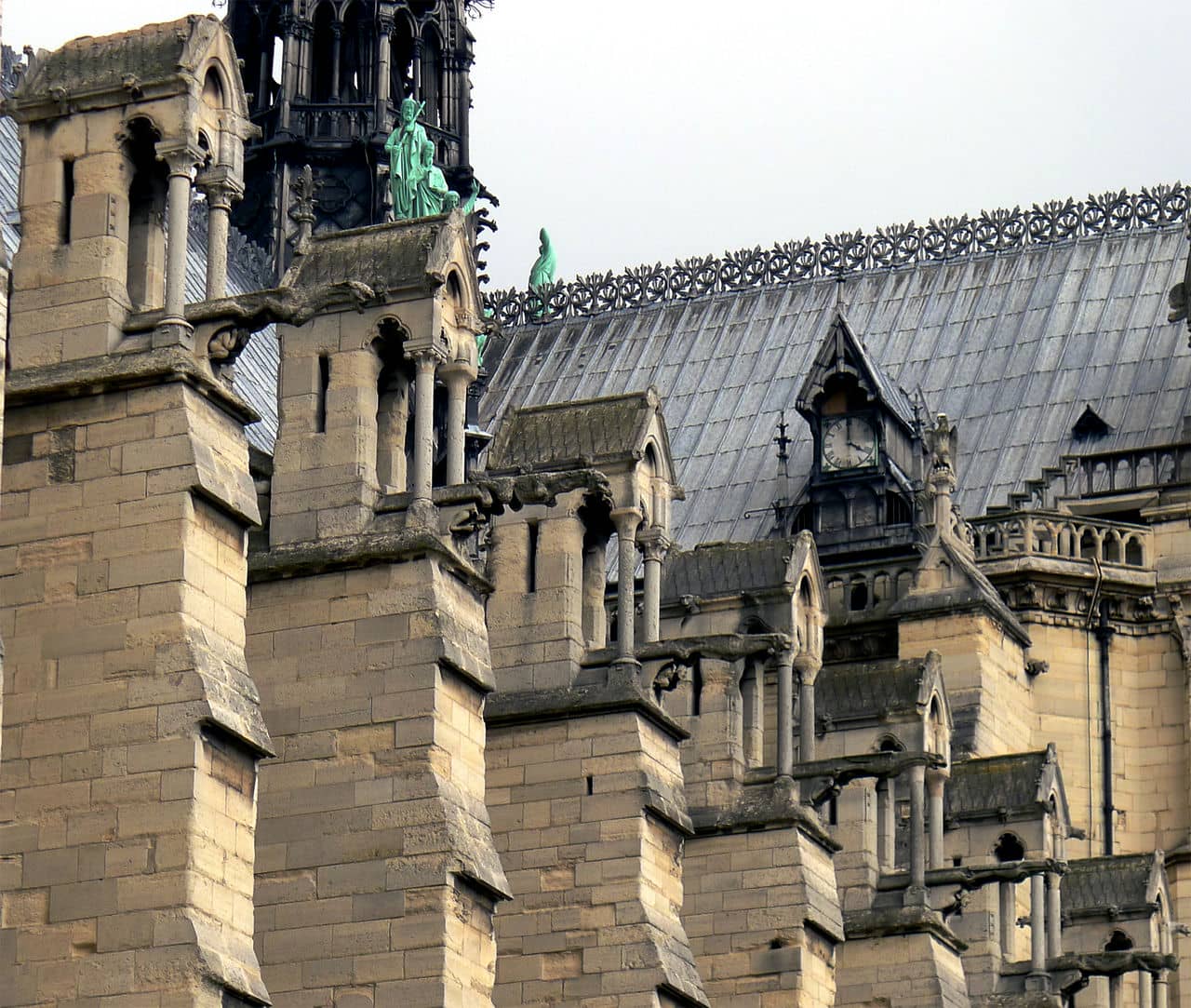 Architectural landmark: notre dame cathedral paris roof buttresses © mbzt