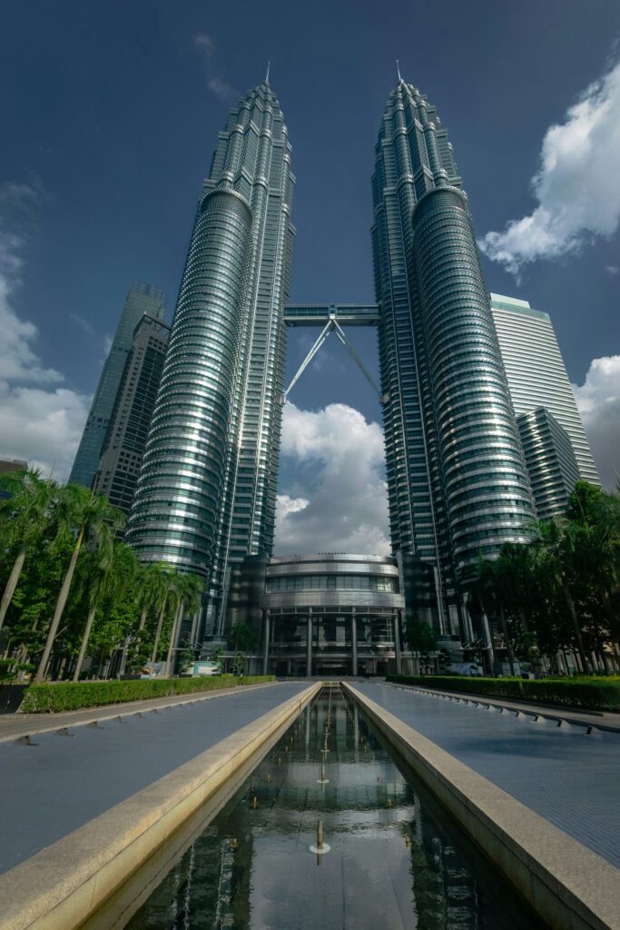 18 Famous Architectural Landmarks In Asia For Architects 272 Architectural landmark: petronas twin towers faรงade ยฉ filipe freitas
