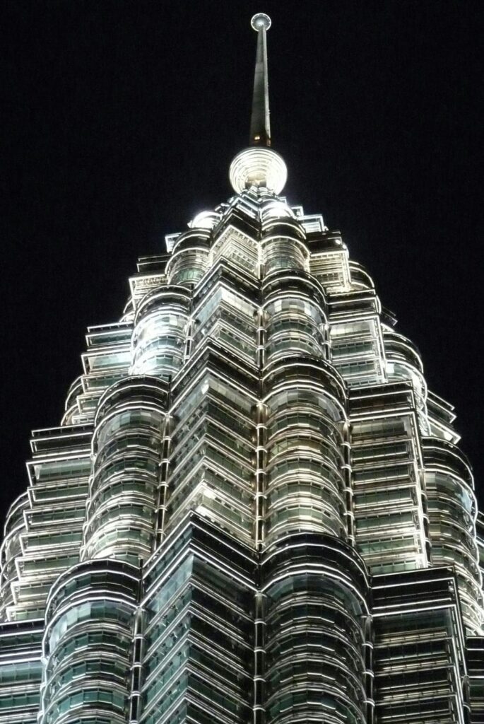 18 Famous Architectural Landmarks In Asia For Architects 271 Architectural landmark: petronas twin towers rub el hizb design ยฉ julia lee