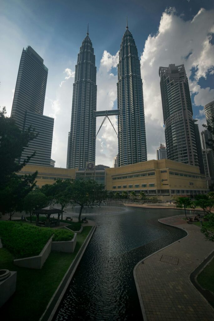 Architectural landmark: petronas twin towers view from klcc park © filipe freitas