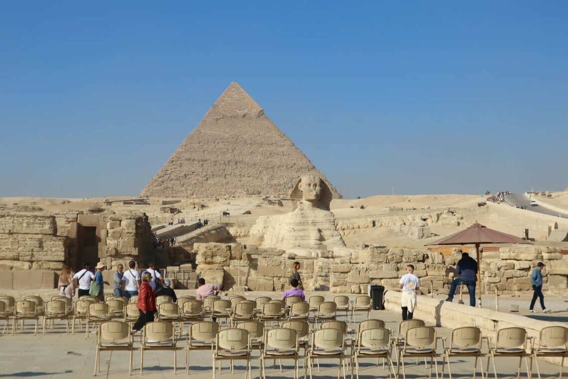 15 Famous Architectural Landmarks In Africa For Architects 158 Architectural landmark: pyramids of giza viewing area ยฉ dilip poddar