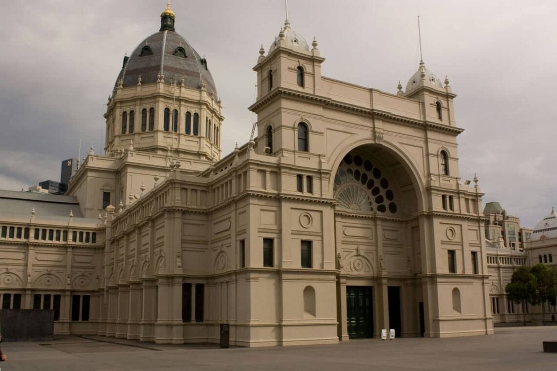 Architectural landmark: royal exhibition building northern entrance © rexness
