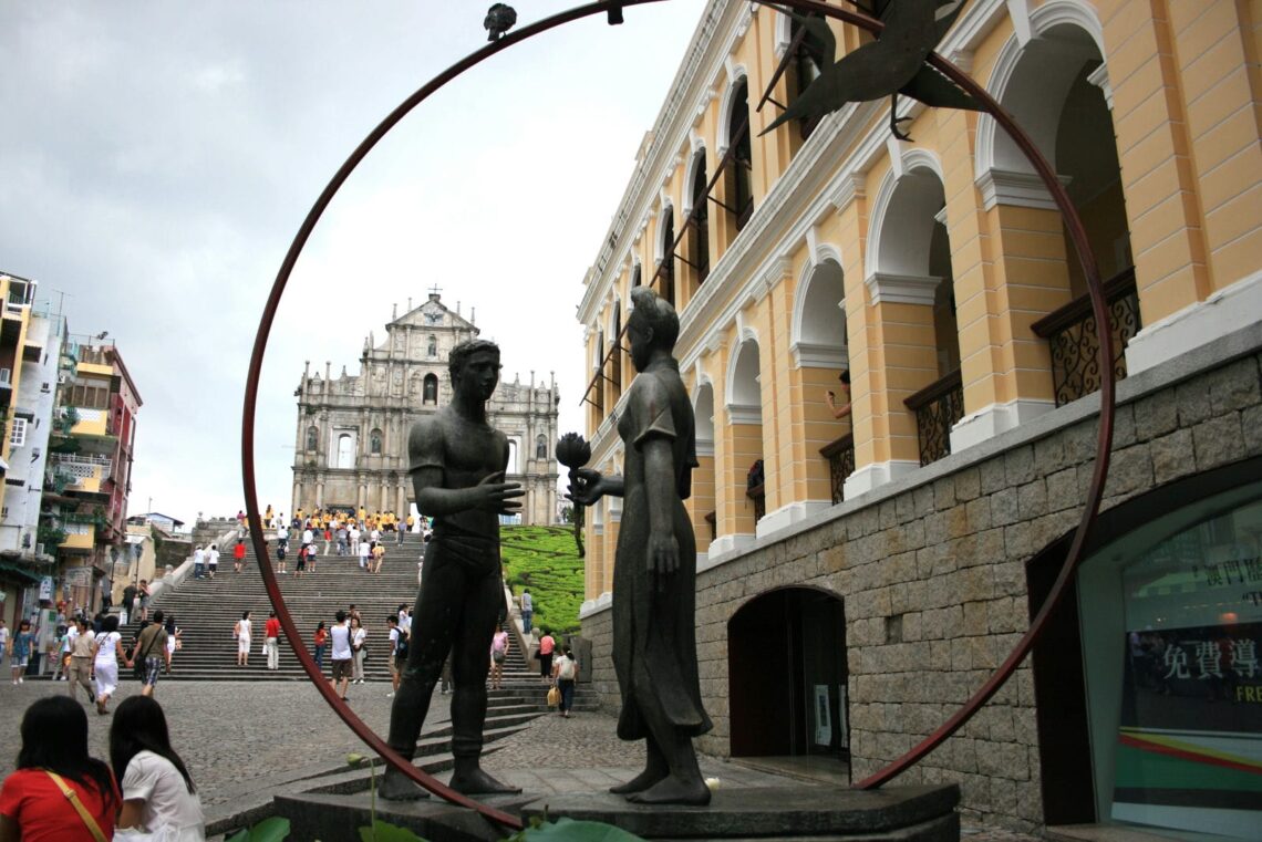 18 Famous Architectural Landmarks In Asia For Architects 418 Architectural landmark: ruins of st. Paulโs friendship statue ยฉ piano 2008