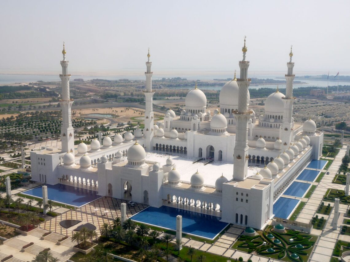 18 Famous Architectural Landmarks In Asia For Architects 348 Architectural landmark: sheikh zayed grand mosque aerial view ยฉ helen mcclure