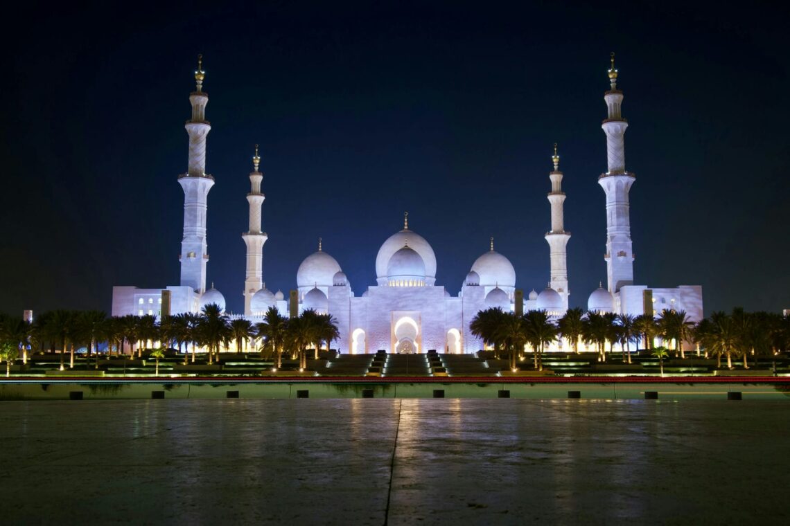 18 Famous Architectural Landmarks In Asia For Architects 351 Architectural landmark: sheikh zayed grand mosque faรงade at night ยฉ muhammad ibrahim