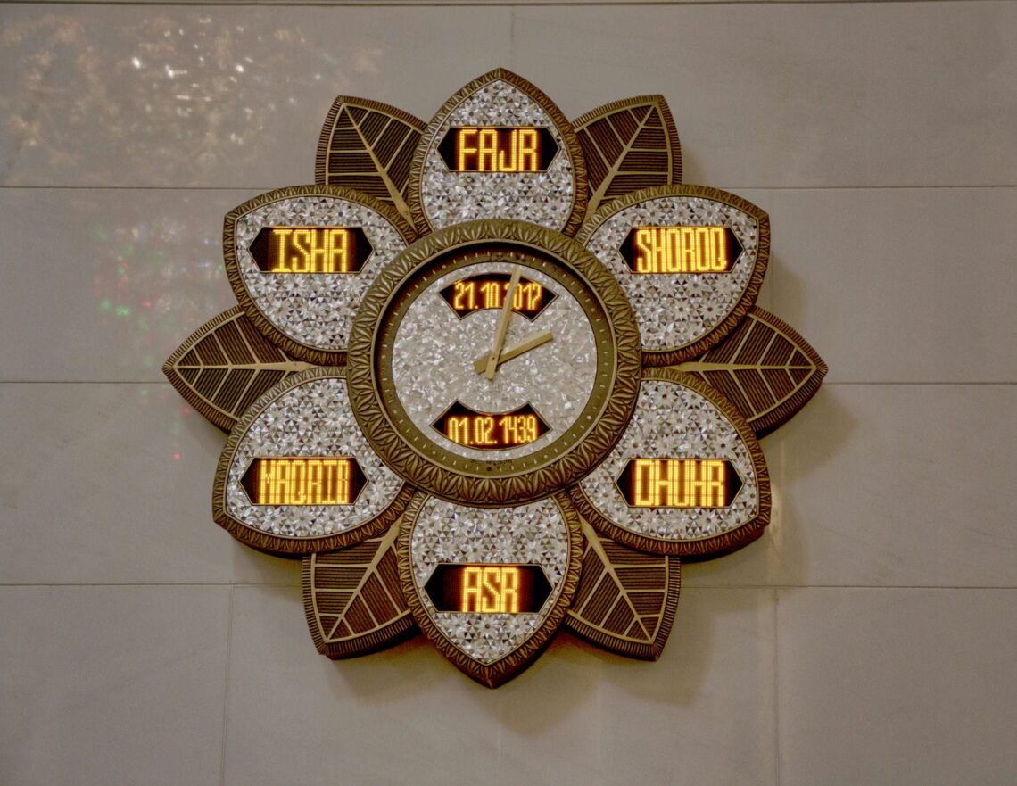18 Famous Architectural Landmarks In Asia For Architects 360 Architectural landmark: sheikh zayed grand mosque islamic prayer clock ยฉ jim hoffman