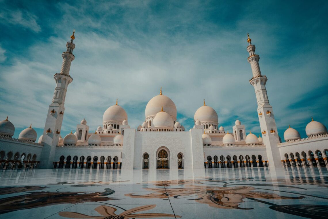 18 Famous Architectural Landmarks In Asia For Architects 353 Architectural landmark: sheikh zayed grand mosque sahan (courtyard) ยฉ raimond klavins