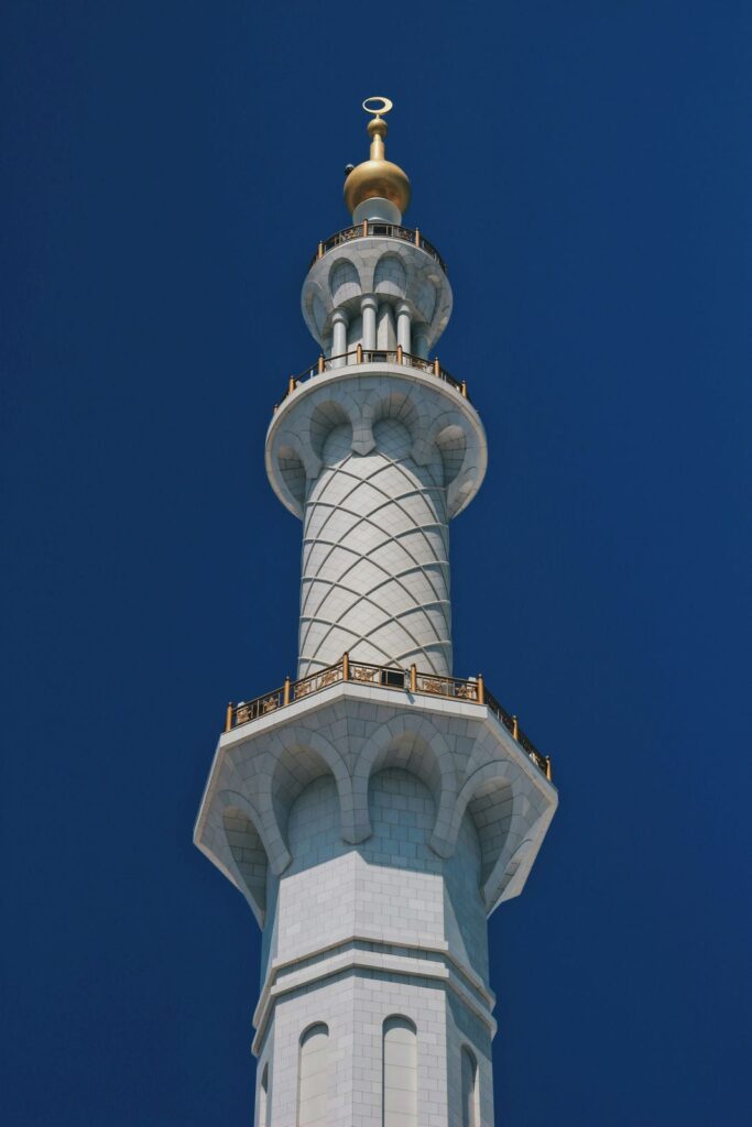 Architectural landmark: sheikh zayed grand mosque white and gold minaret © haut risque