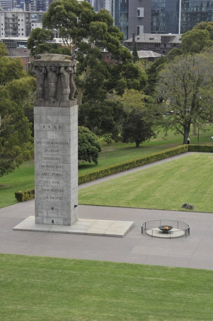 Architectural landmark: shrine of remembrance cenotaph and eternal flame © marco down under