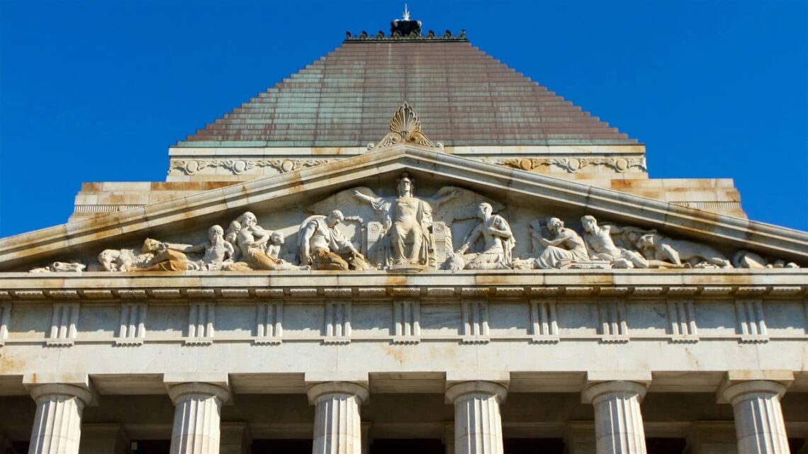 Architectural landmark: shrine of remembrance the call to arms © expedia inc.