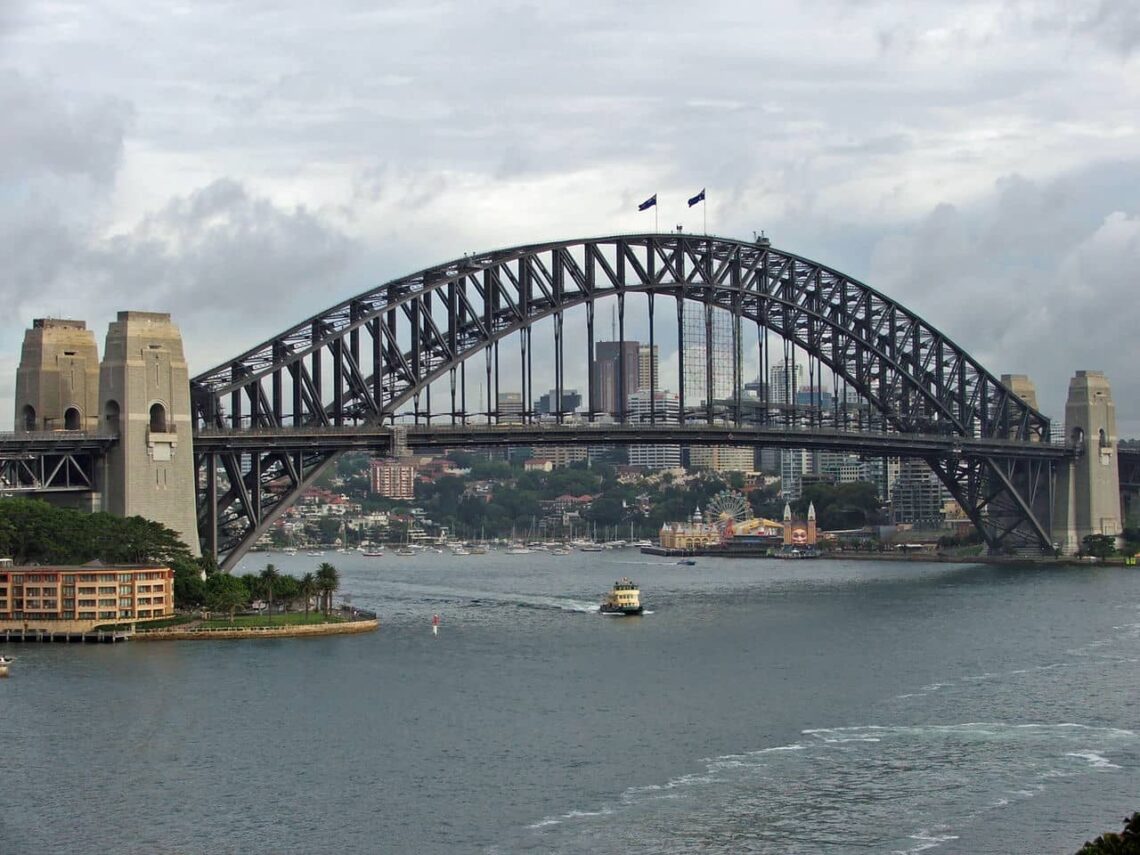 Architectural landmark: sydney harbour bridge from east circular quay © ninoxowl