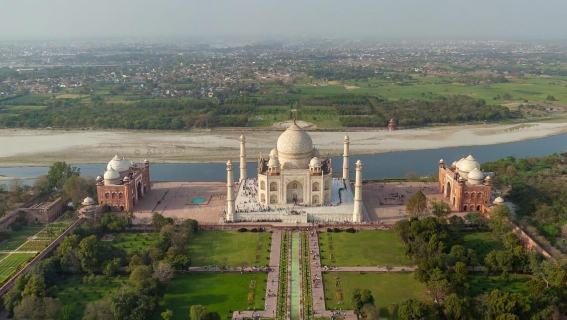 Architectural landmark: taj mahal aerial view © architgupta aviator flight