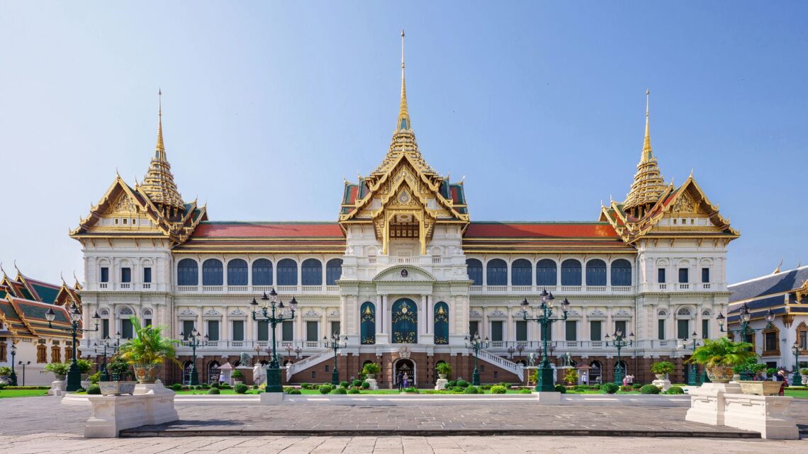 Architectural landmark: the grand palace phra thinang chakri maha prasat © supanut arunoprayote