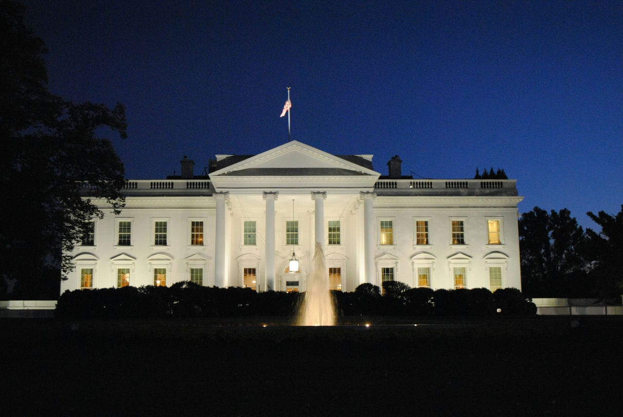 Architectural landmark: the white house at night © tabrez syed