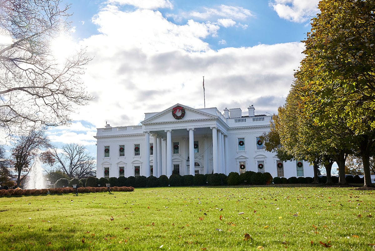 Architectural landmark: the white house garden view © david wiegold