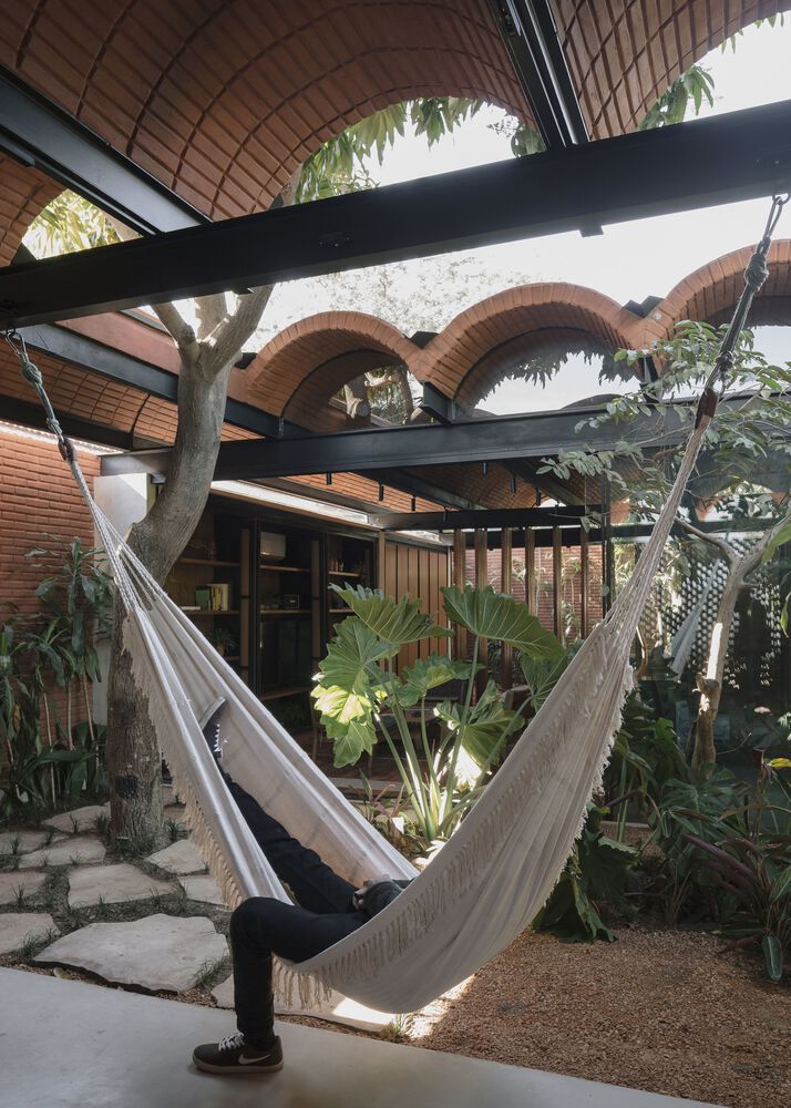 Intermediate House / Equipo De Arquitectura 23 Intermediate house / equipo de arquitectura